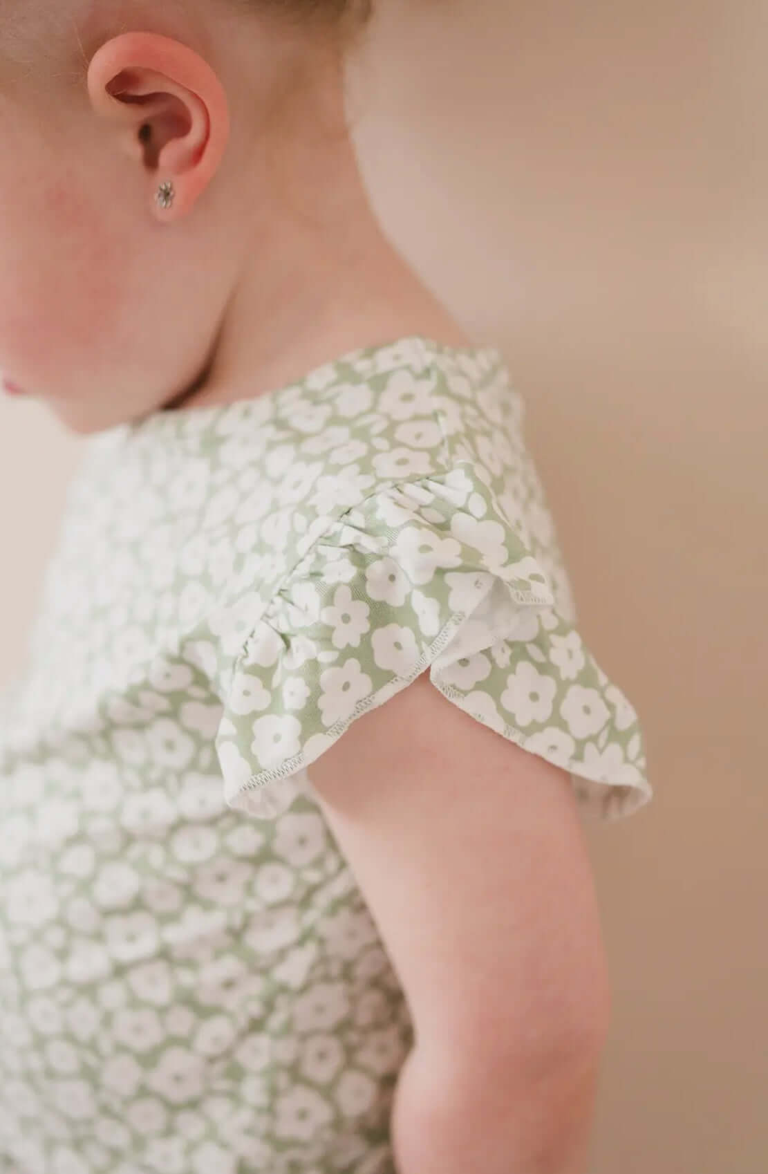 Charming Daisy Top & Shorts Set for Toddlers - Playful & Stylish
