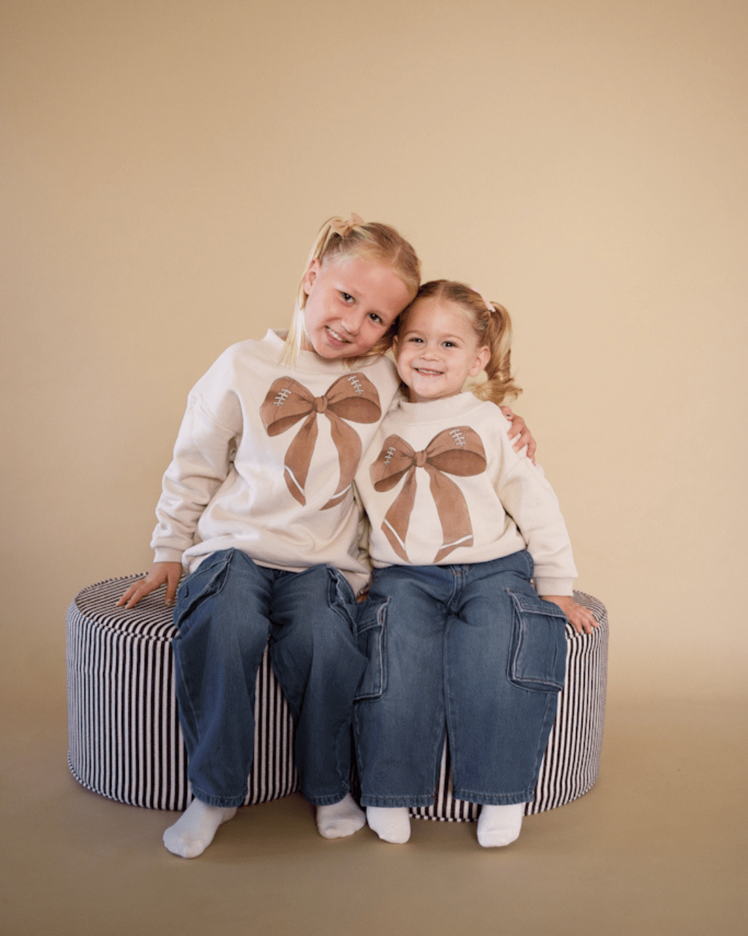 Cozy Graphic Sweatshirt for Girls - Bow Design